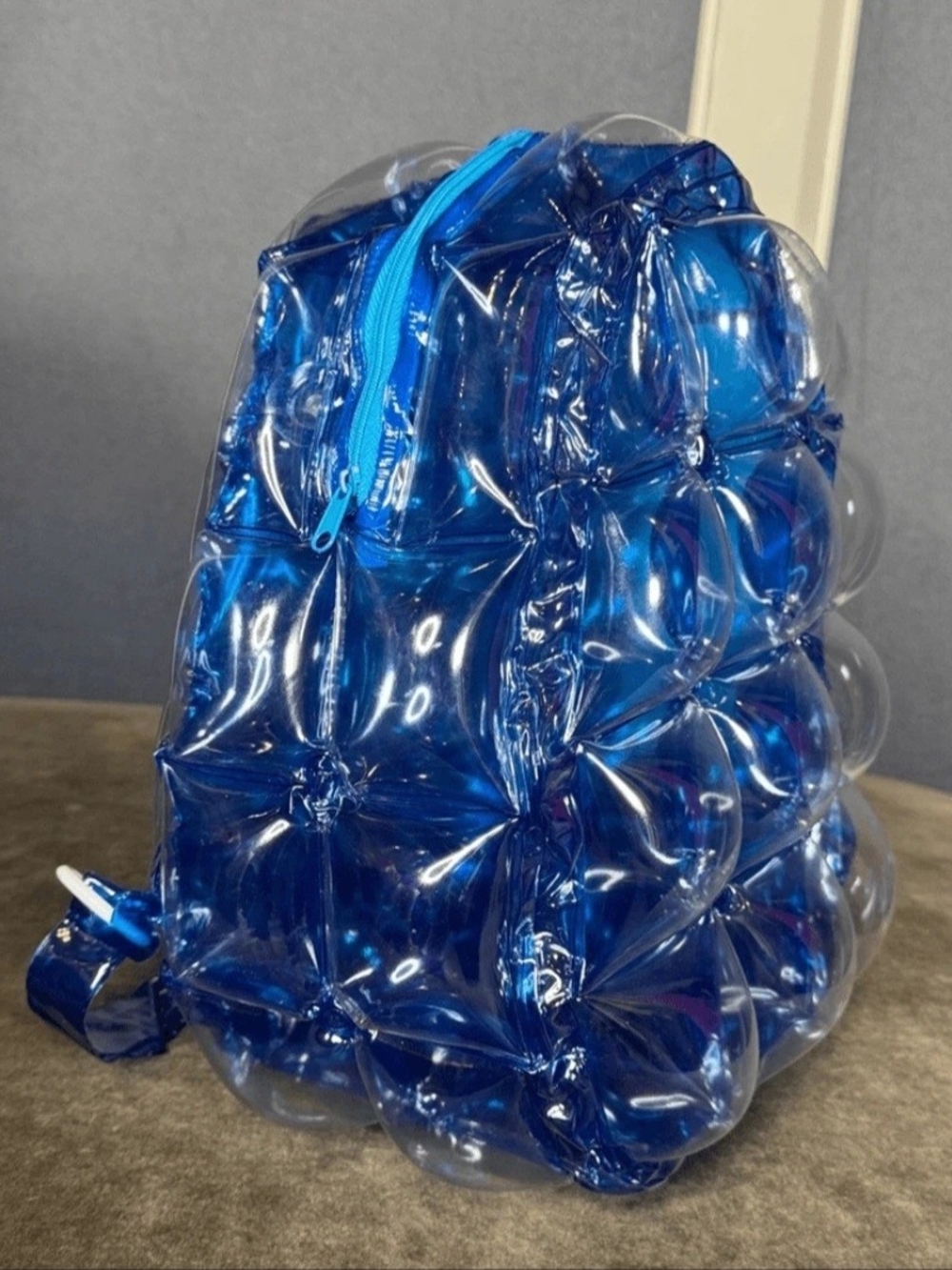 90s Retro Inflatable Backpack - Picture 3 of 3